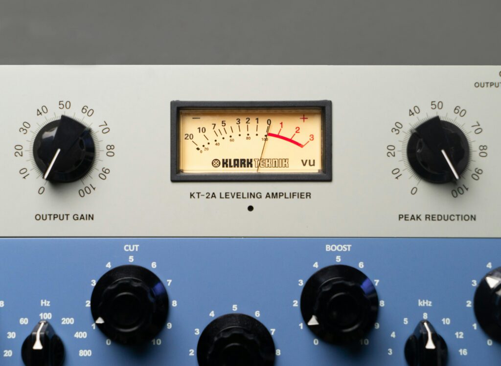Close-up of a vintage KT-2A leveling amplifier with meter and knobs.